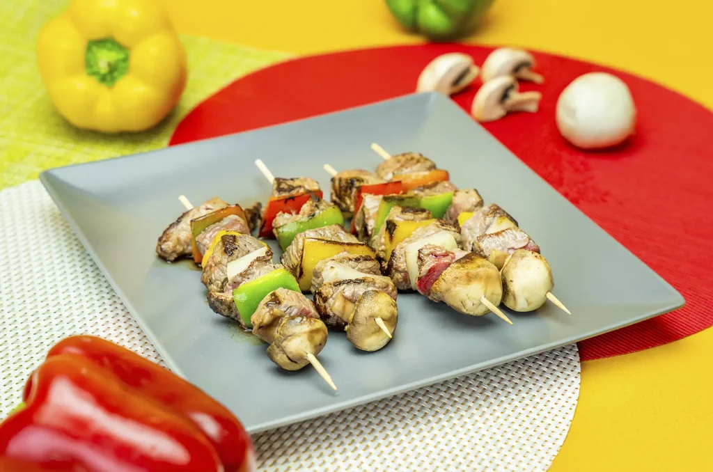 Brochetas de ternera y verduras